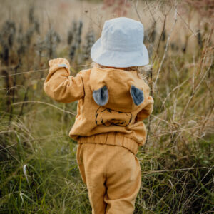 Linane kõrvadega bomberjakk