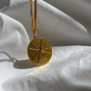 Väe x haruu amulett koos ketiga