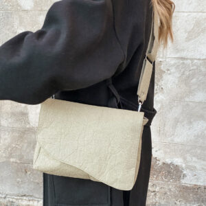 Ananassinahast crossbody kott